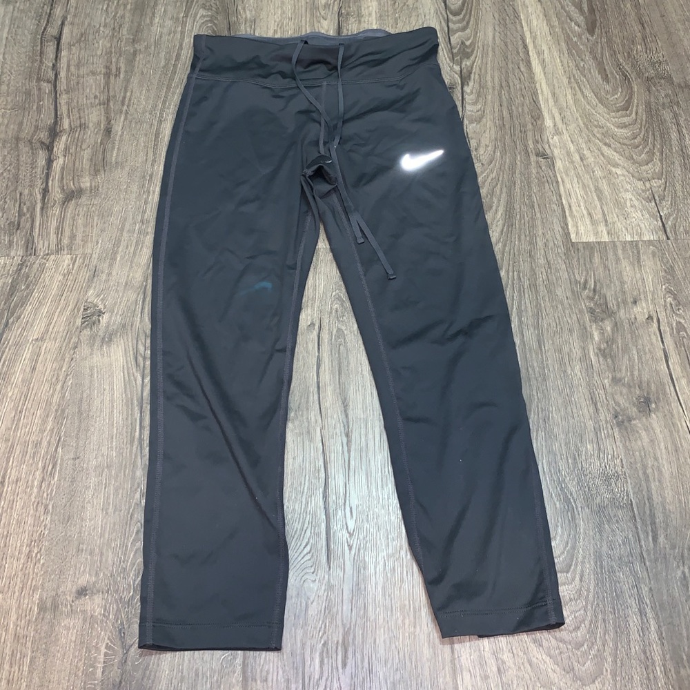 Nike dri-fit crop leggings size medium